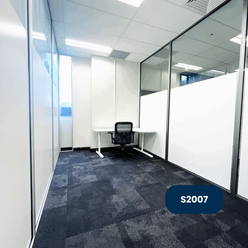 S2007 office - desk for hire