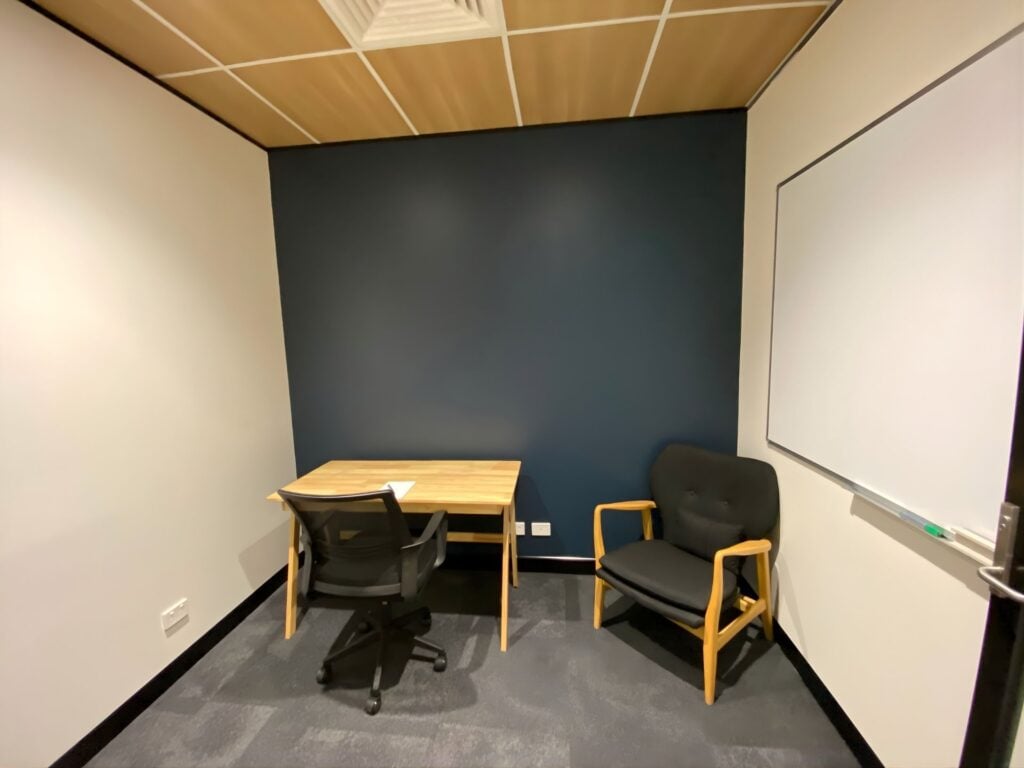 Serviced private office with contemporary design